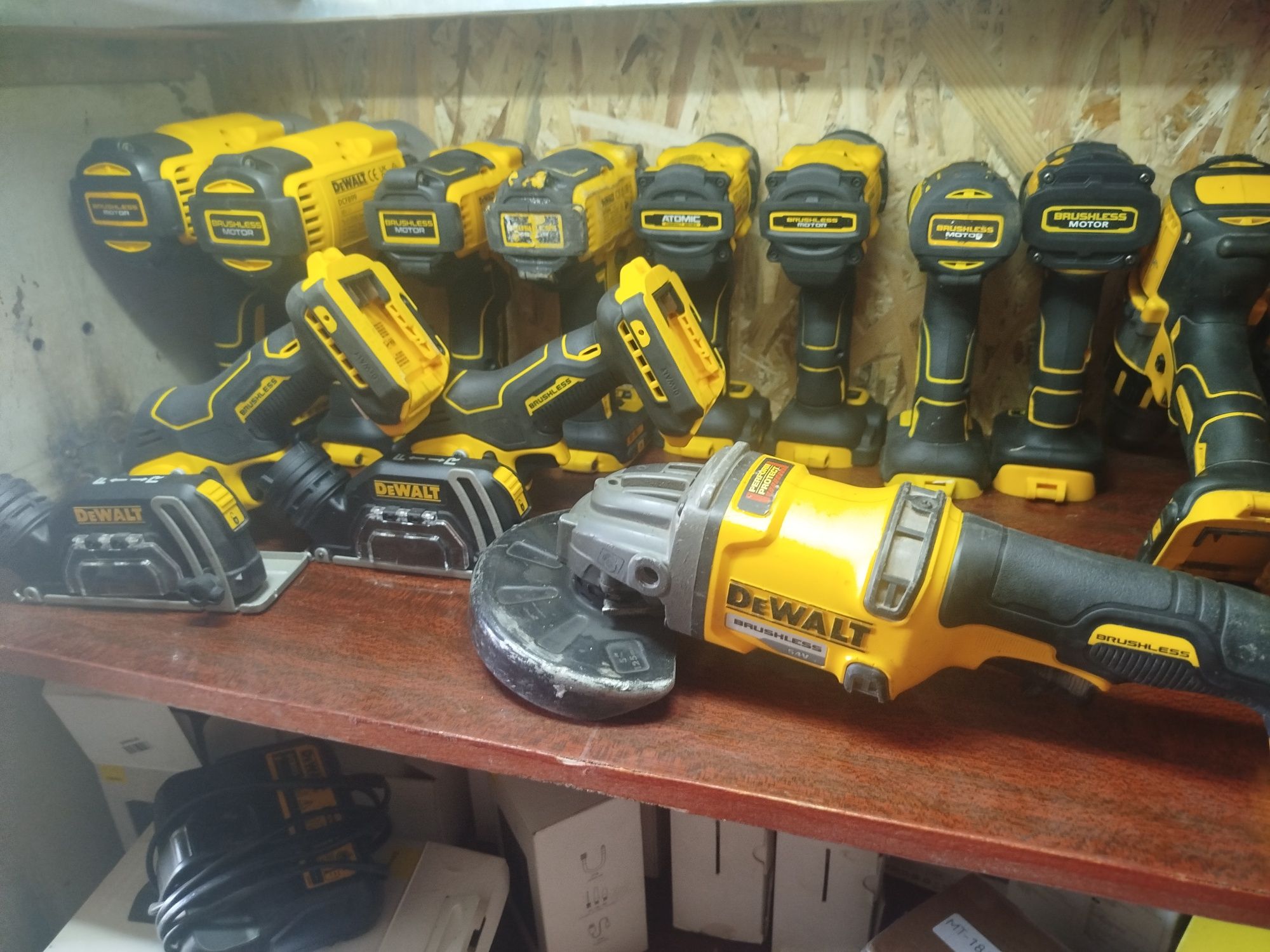 Dewalt інструмент