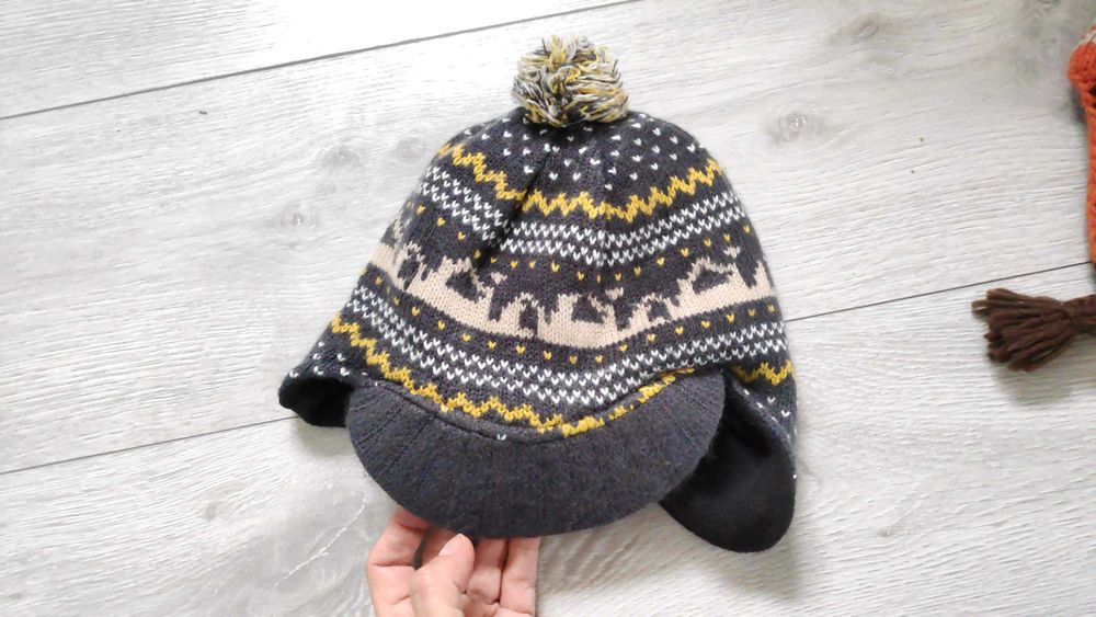 Zimowa czapka z daszkiem F&F, rozmiar 2-4 lata