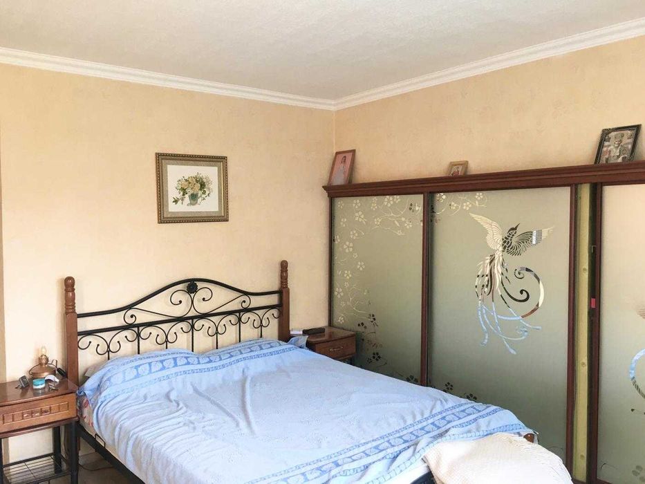 Будинок на пагорбі з видом на озеро та власною енергією, Гвоздів