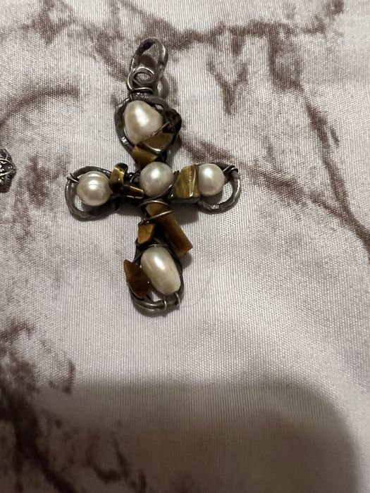 Pingentes vários de crucifixos