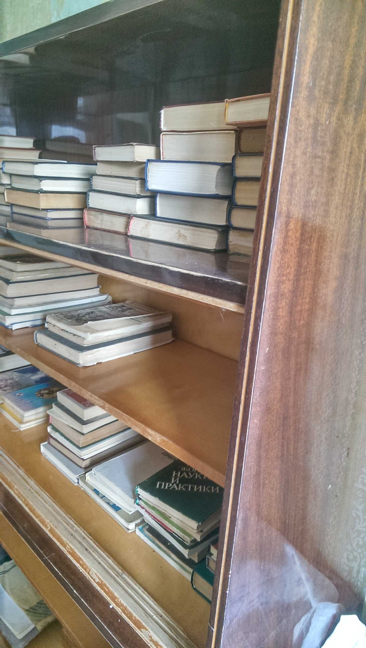 книжный шкаф  , стелаж , книжна шафа , сервант