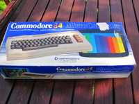 Stary Komputer Commodore 64 w pudełku