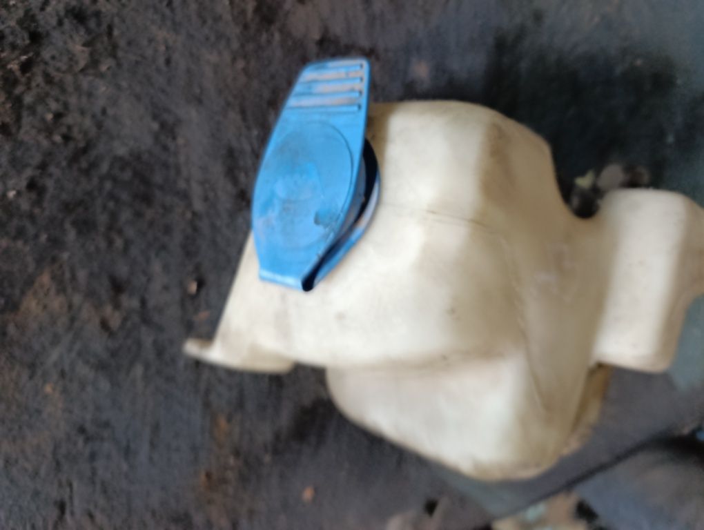 Zbiornik zbiorniczek płynu spryskiwaczy volkswagen golf 4 audi a3 8 l