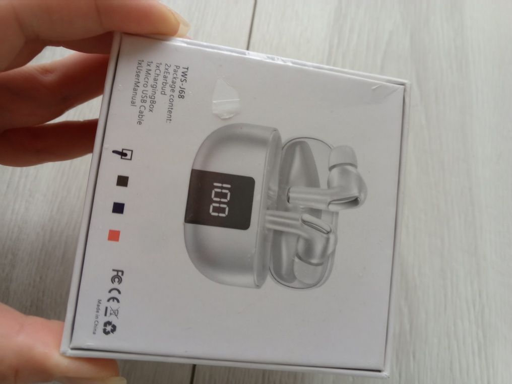 Bluetooth навушники J68 True Wireless Earbuds Bluetooth 5.2 Навушники