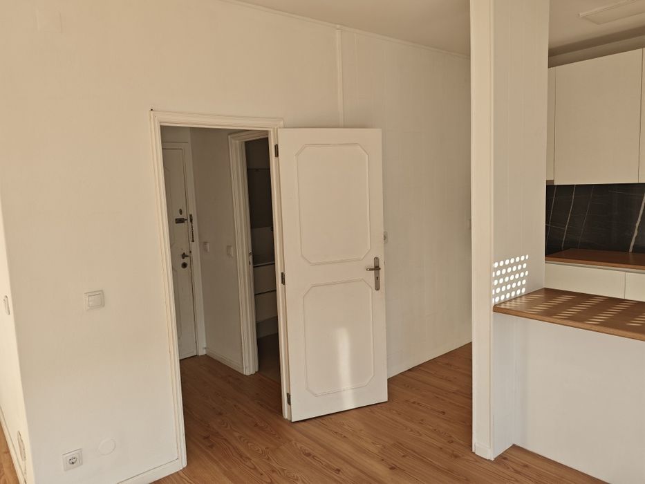 Apartamento com grande terraço junto a transportes públicos