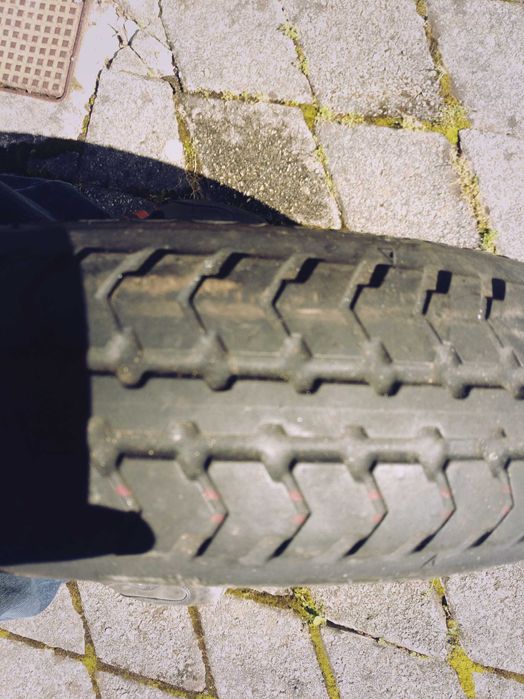 Vendo pneu e jante de origem de um carro Honda Jazz