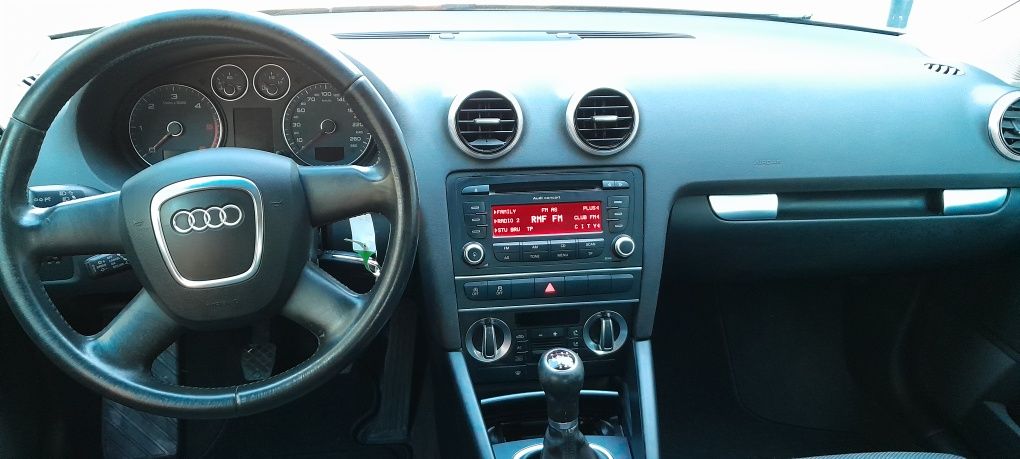 Audi A3 1.6 TDi Attraction 5 drzwi