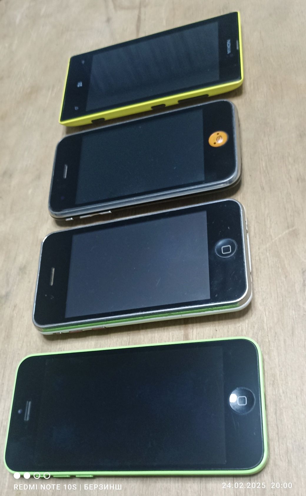 iPhone+ Nokia в колекцію або на інші цілі.