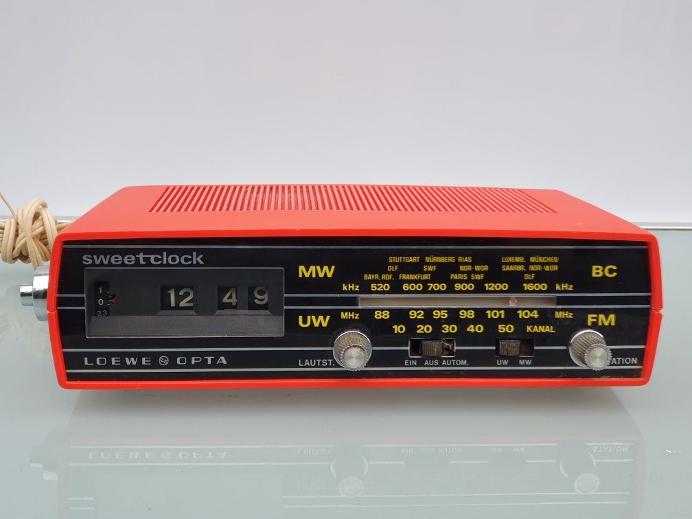 Stare radio z zegarem obrotowym Loewe sweet clock 1970