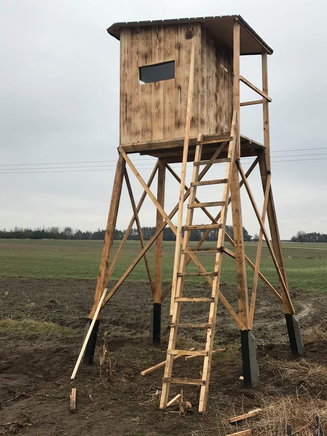 Ambona myśliwska z podestem