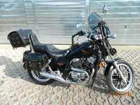 Honda Shadow vt 500 C od motocyklisty.