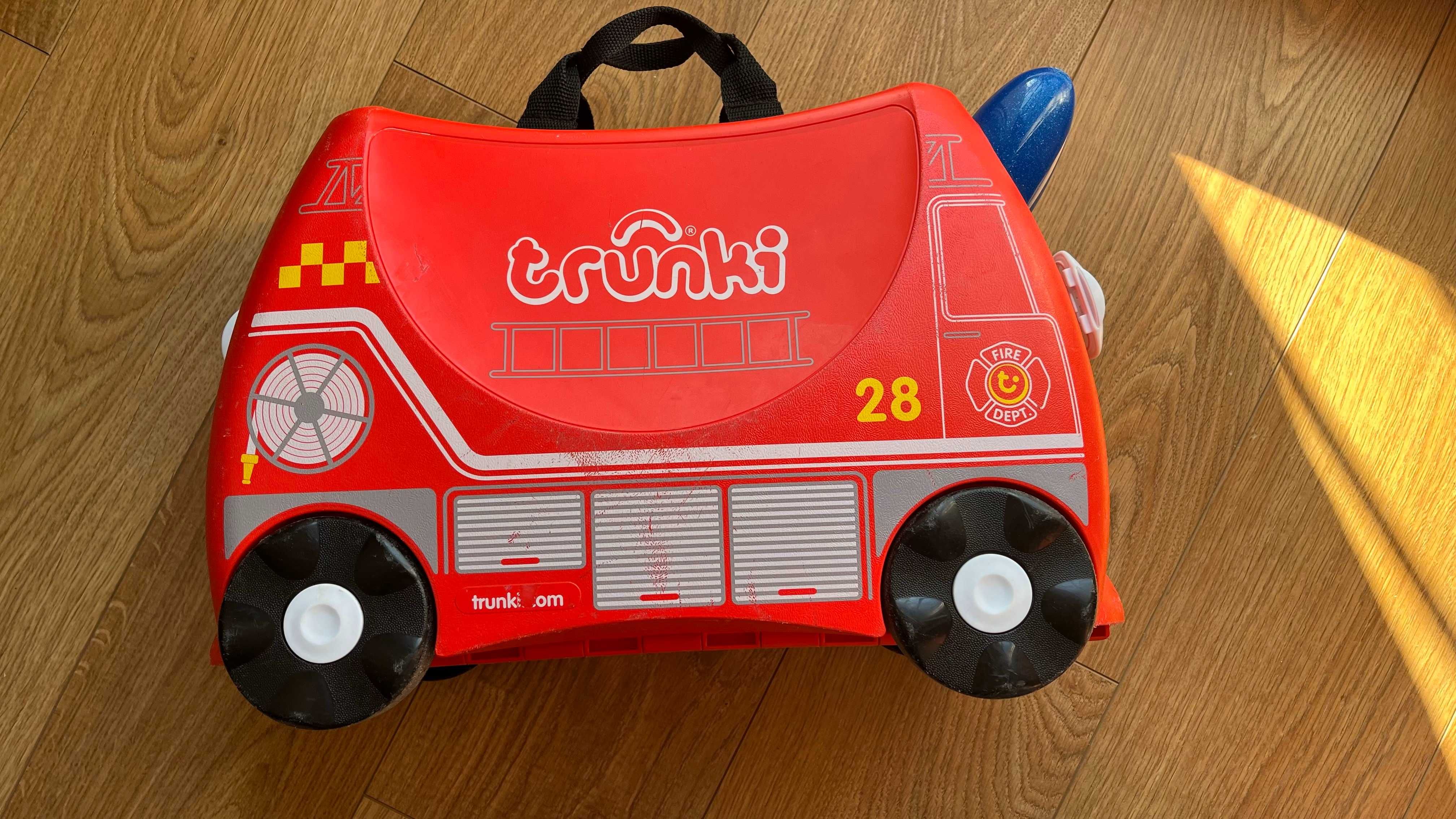 Trunki - wóz strażacki -  jeżdżąca walizeczka