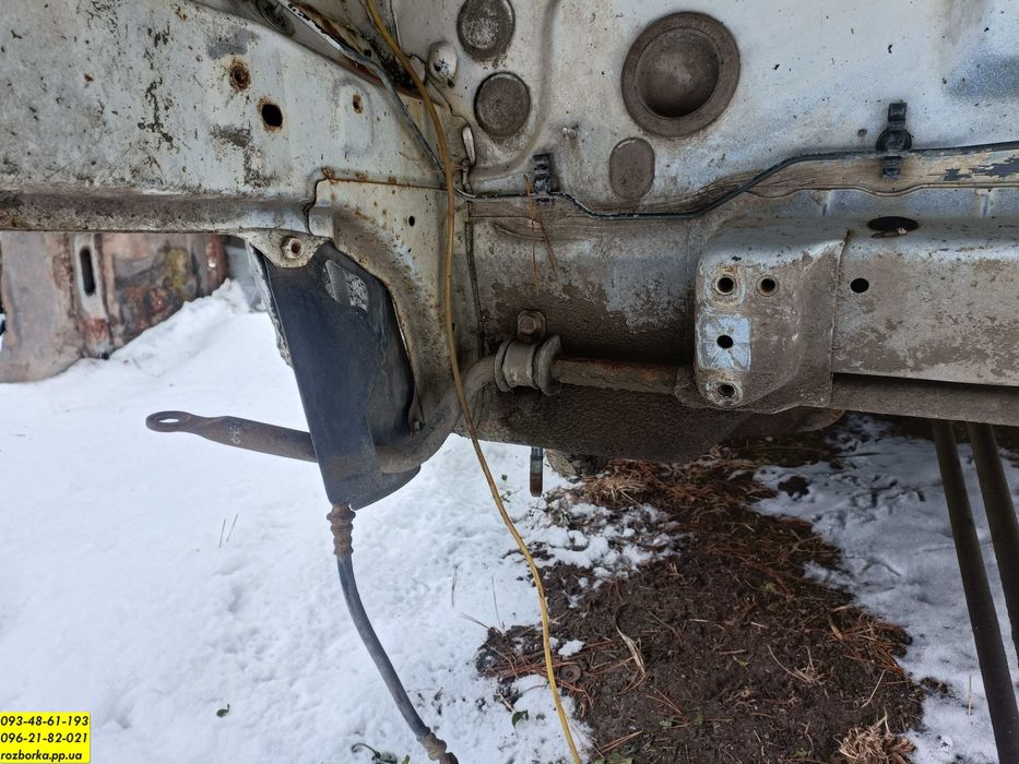 Підрамник передній Mazda 626 gc, передня балка мазда 626 жц, шрот