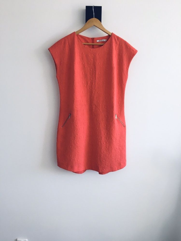 Sukienka koralowa Quiosque koronka mini elegancka