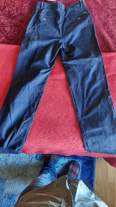 3 pares de calças de marca como novas 15 € o par ou 40 € o conjunto