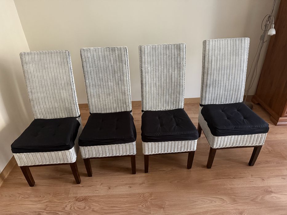 Sprzedam 4 krzesła wiklinowe