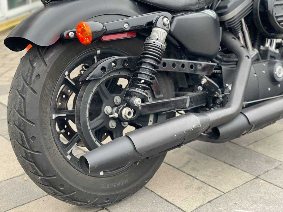 Мотоцикл Harley-Davidson 883 2017