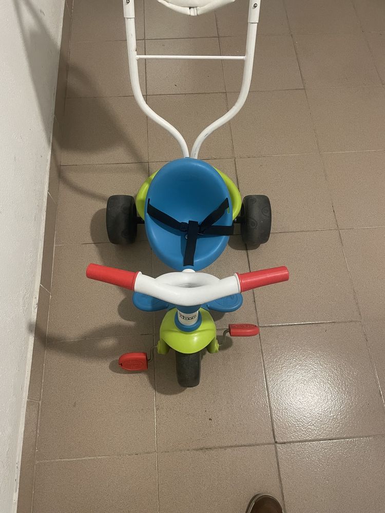 Triciclo bebé usado