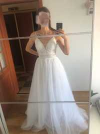 Piękna biała suknia ślubna