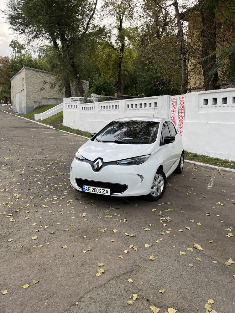 Продам Renault Zoe 22 кВт 2016 год
