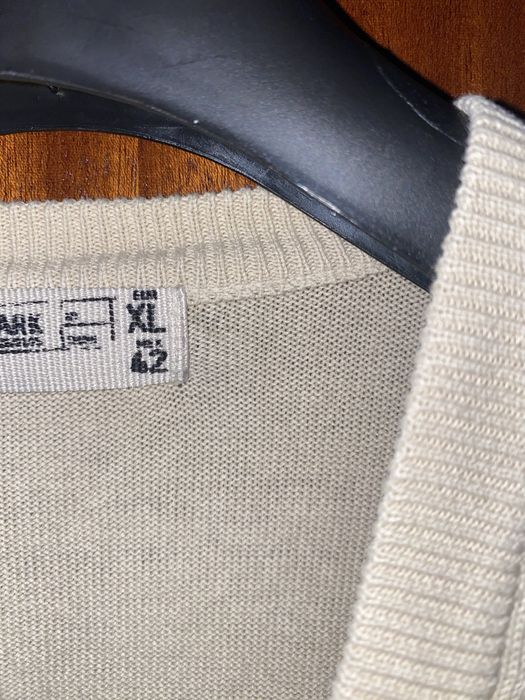 Camisola de gola em bico