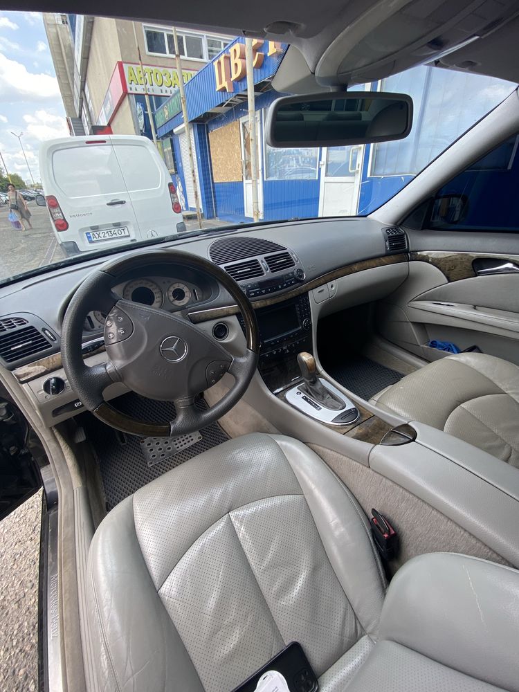 Продам Mercedes-Benz w240 авангард 2003года