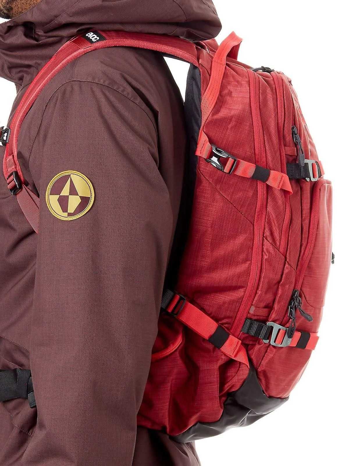 Анатомический рюкзак Evoc Line 28 л для сноуборда и фрирайда