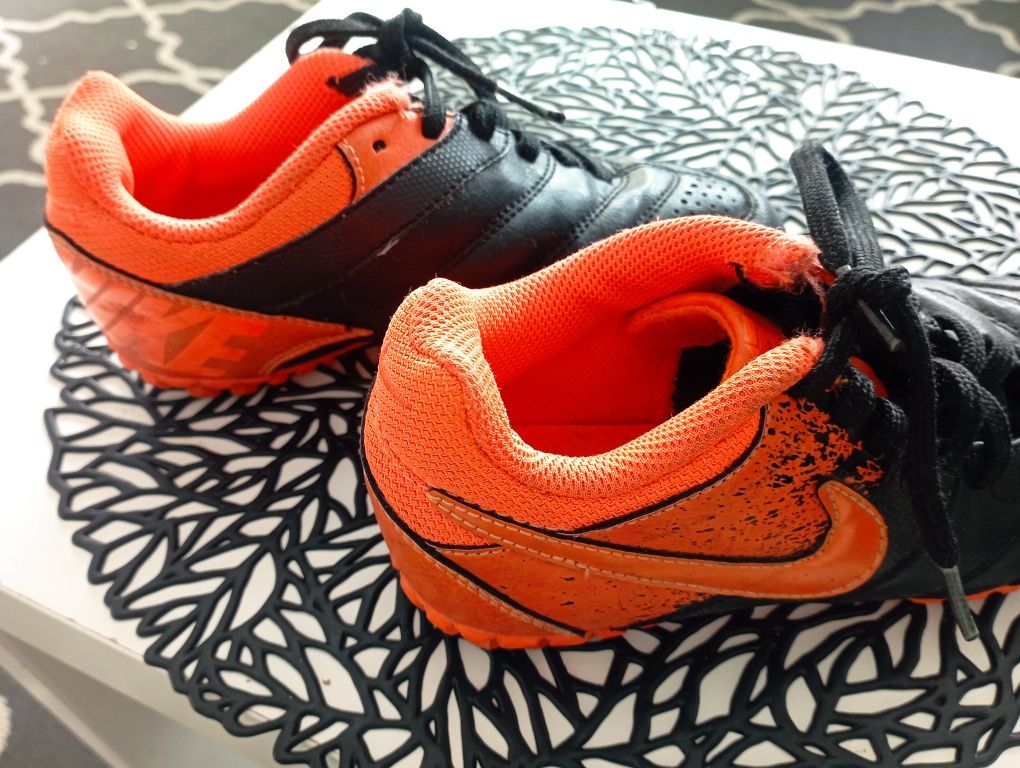 Buty Nike skóra do piłki nożnej stan BDB