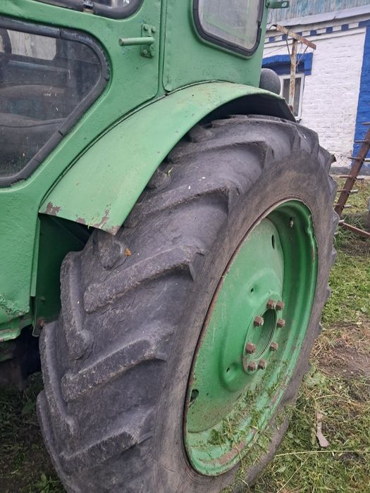 До вашої уваги Т40 без ведучого передка, із двокорпусним плугом 2×35..