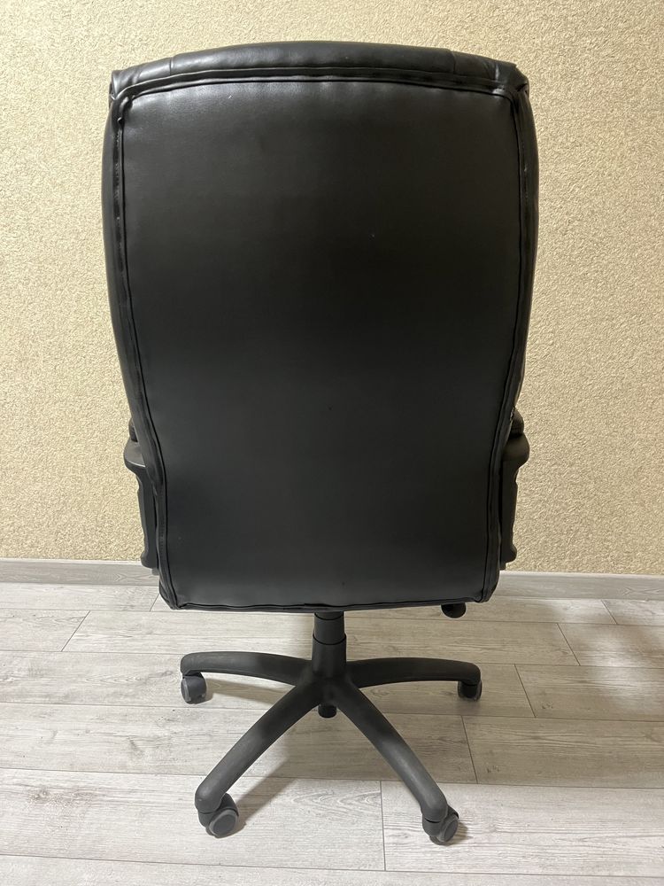 Продаю зручне крісло / кресло руководителя