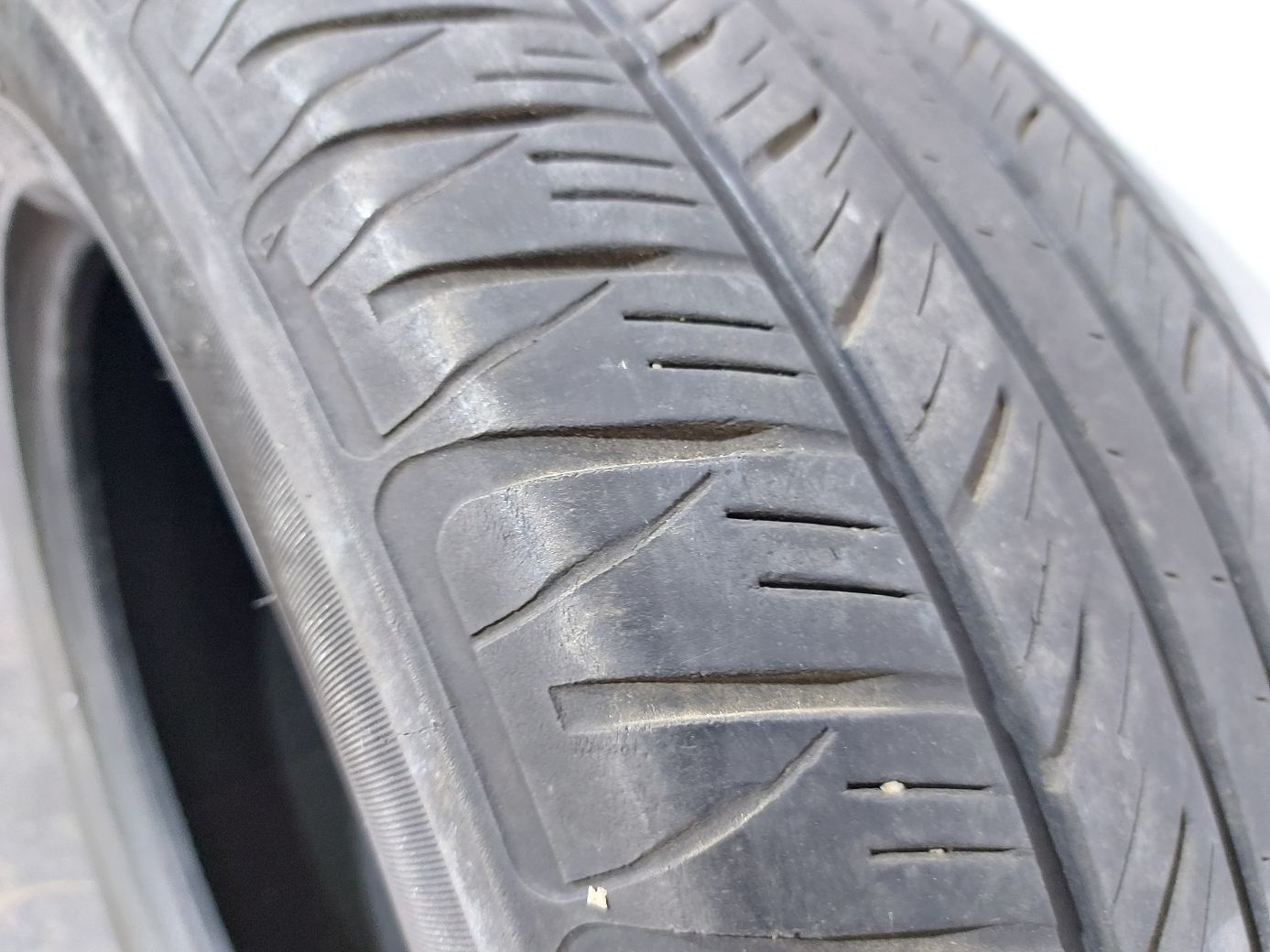 Резина Dunlop285/50R20  (28550 R20)