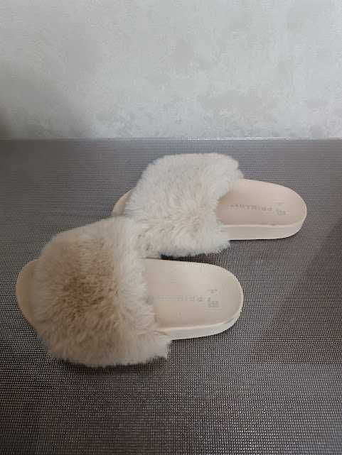 Шльопанці з хутром р. 35