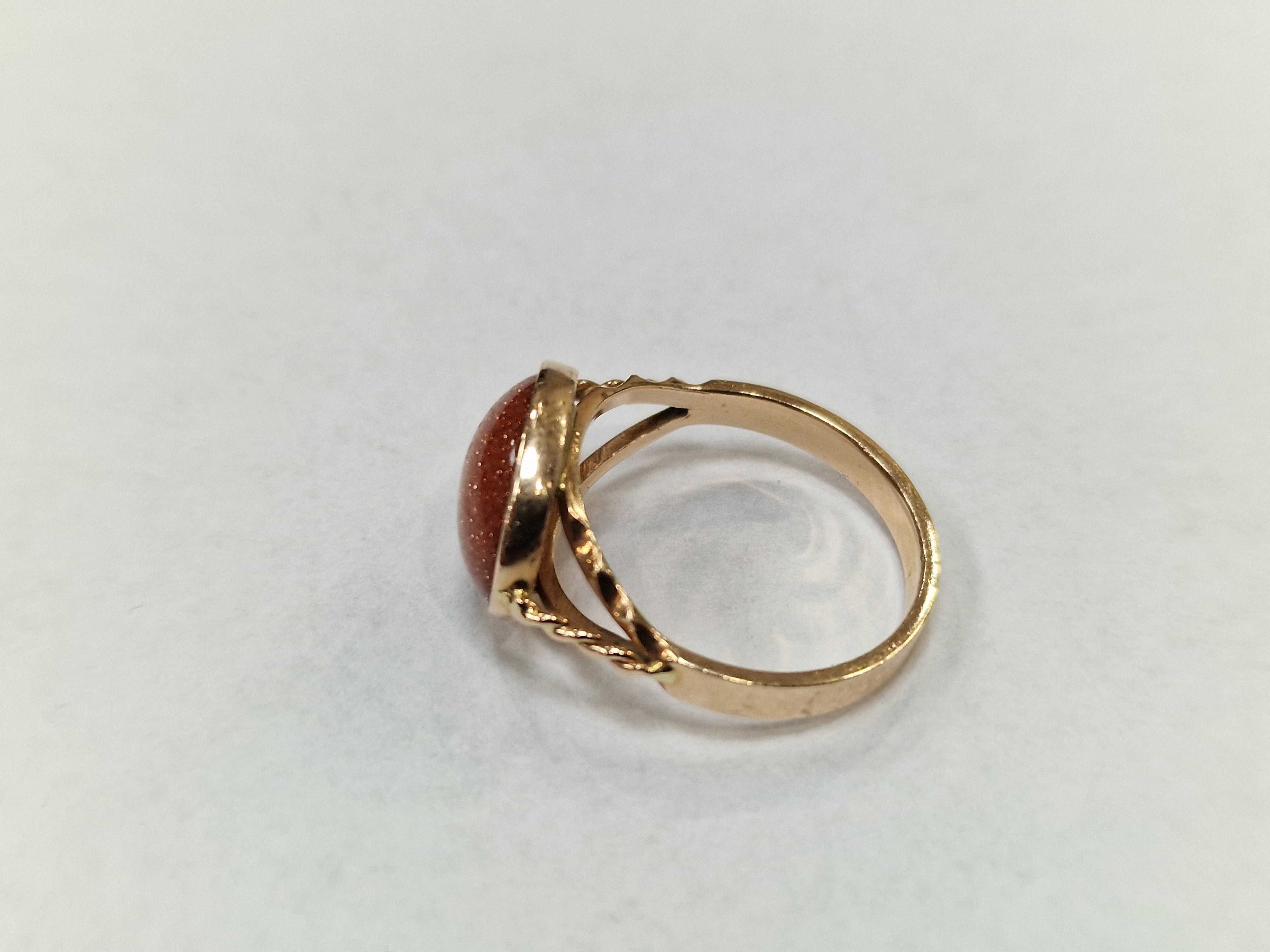 Złoty pierścionek/ 585/ 3.07 gram/ R12/ Piasek Pustyni/ praca ręczna