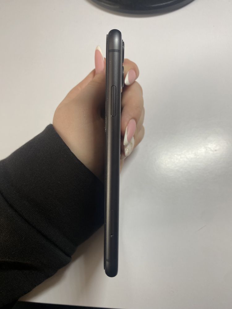 Iphone 11 Black 64gb R-SIM/SIM LOCKED