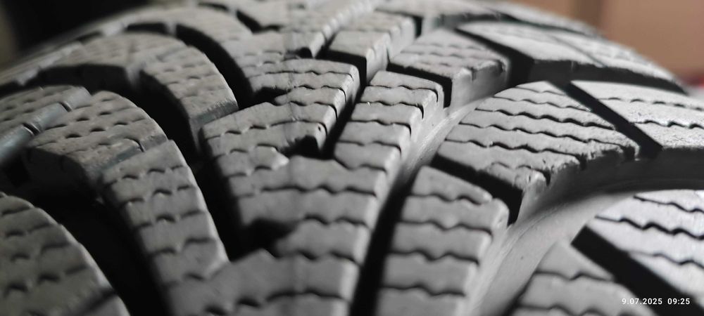 Opony Zimowe Goodyear 195/60 R16 93H komplet 4sztuki w idealnym stanie