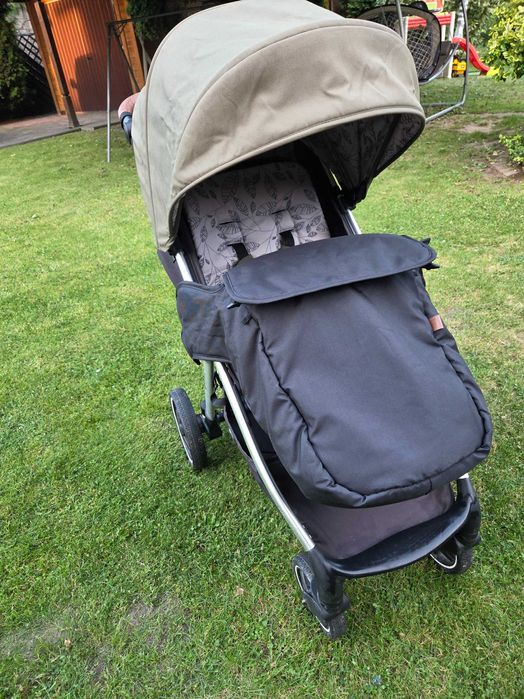 Wózek spacerowy Petite&Mars model Royal