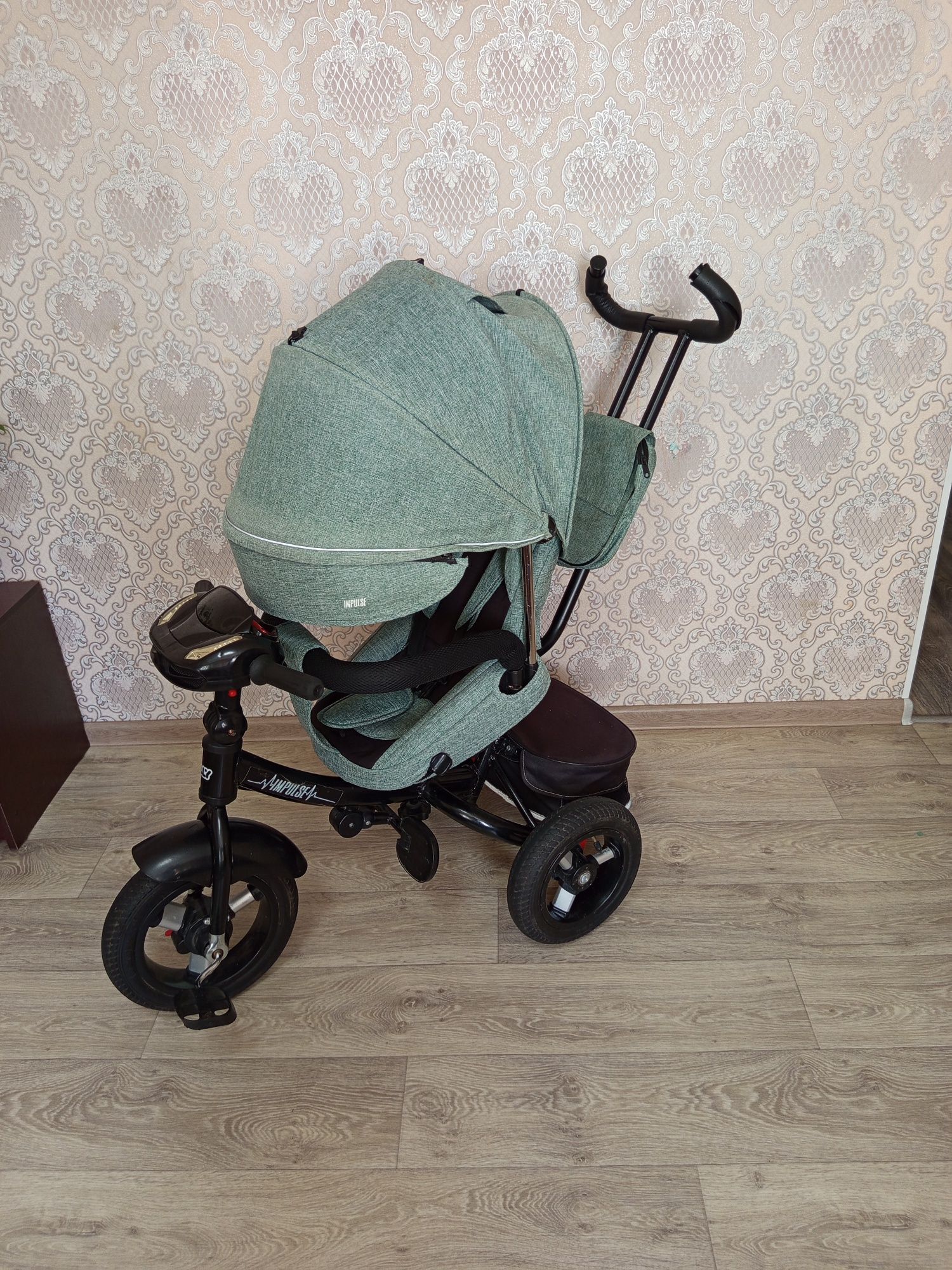 Велосипед з батьківською ручкою Tilly Impulse