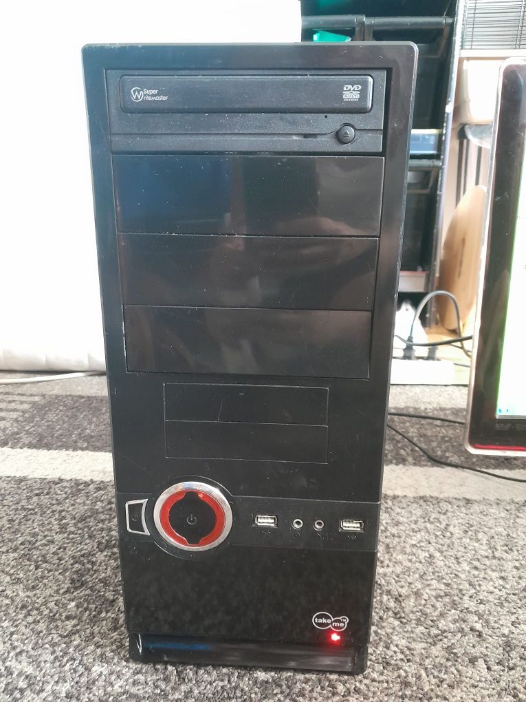 Komputer plus monitor z funkcją telewizora