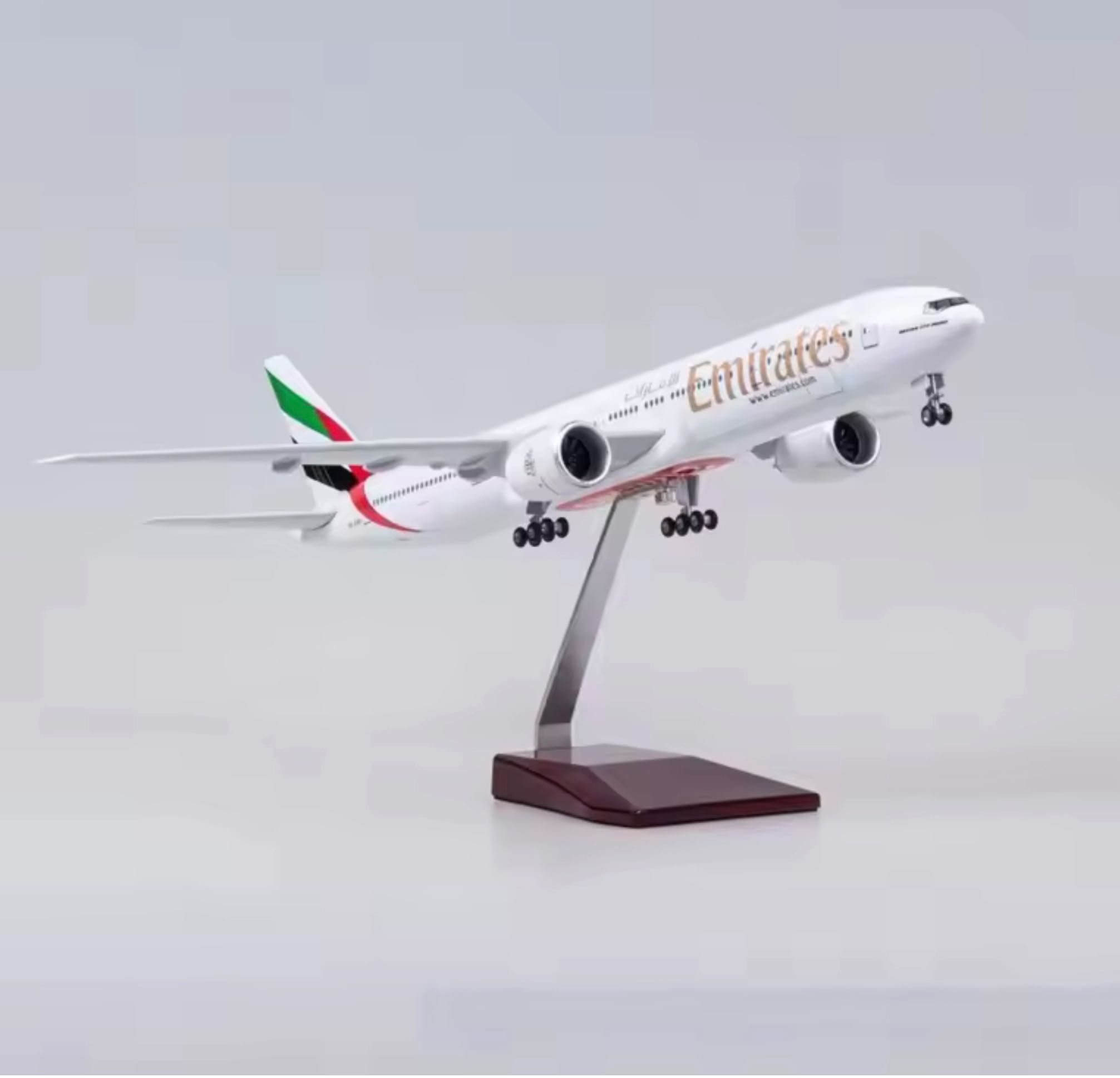 Emirates airlines Boeing 777, com luzes led na cabine , escala, 1,060