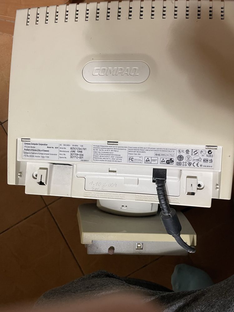 Monitor CRT Compaq V75