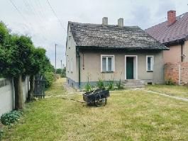 Nieduży domek do własnej aranżacji w Ożarowie
