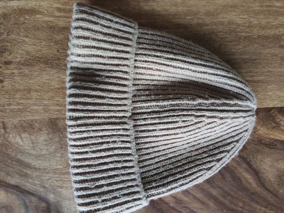 Damska czapka zimowa / Beżowa