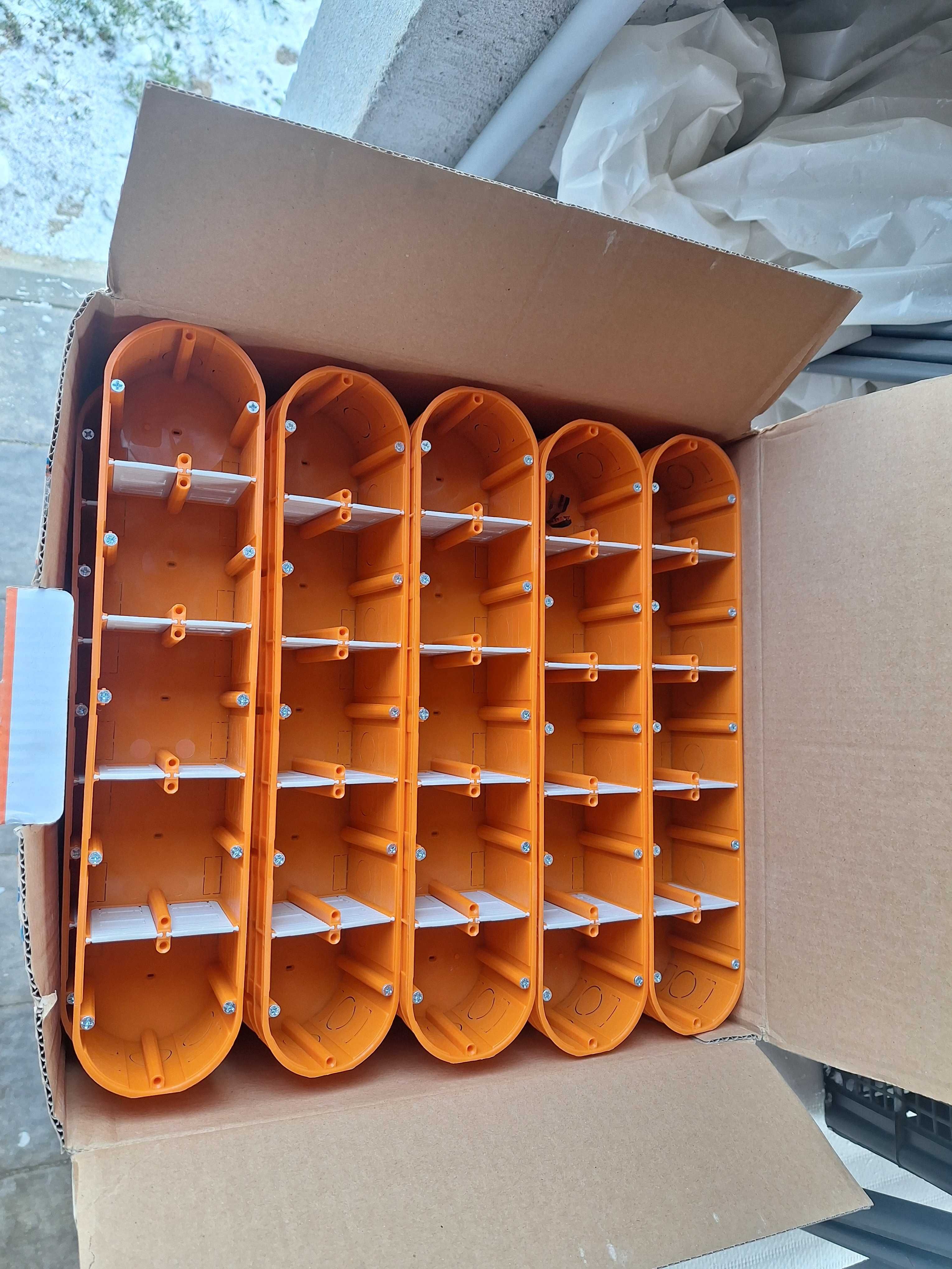 Puszki osprzętowe Simet Multiwall M4x60F i M5x60F