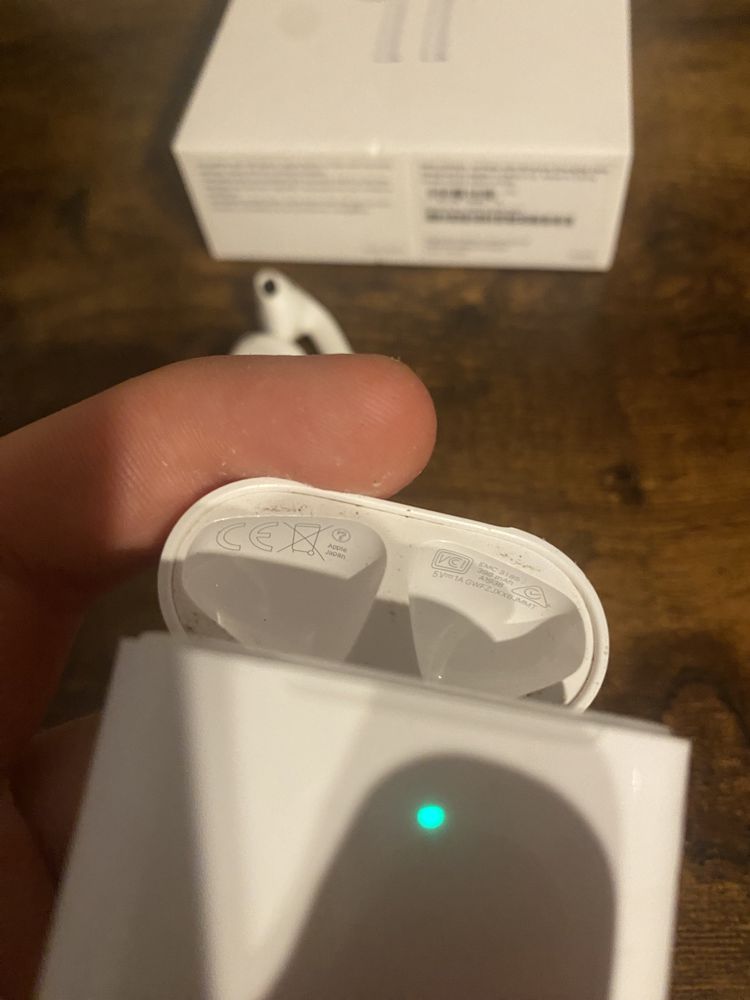Airpods 2 generacji Case z ładowaniem indukcyjnym