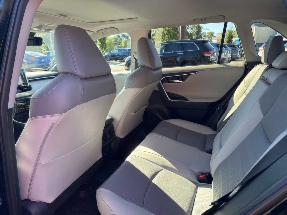 Toyota RAV4 Hybrid Limited      2020