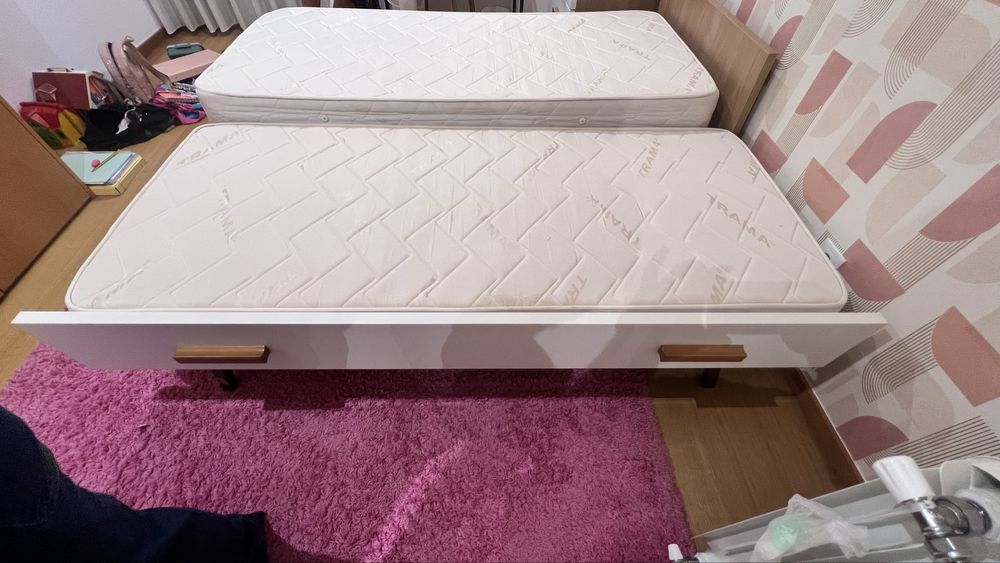Cama solteiro com cama por baixo