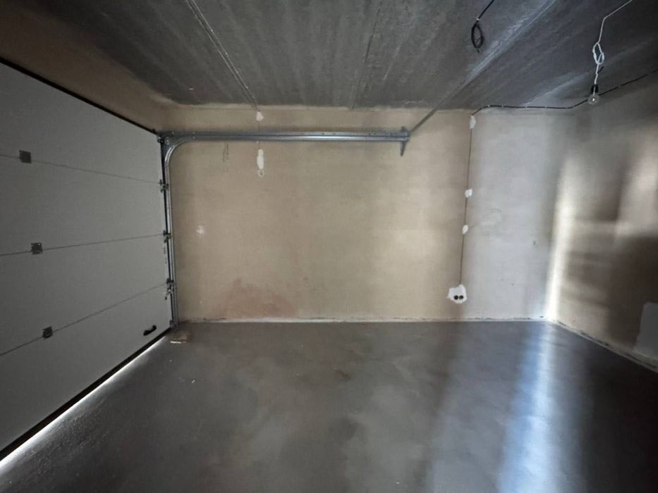 Готовий котедж з гаражем, усіма комунікаціями та усіма чорновими робот