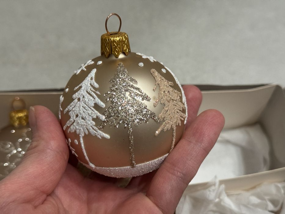 Ялинкові прикраси кулі кольору шампань, беж, золото