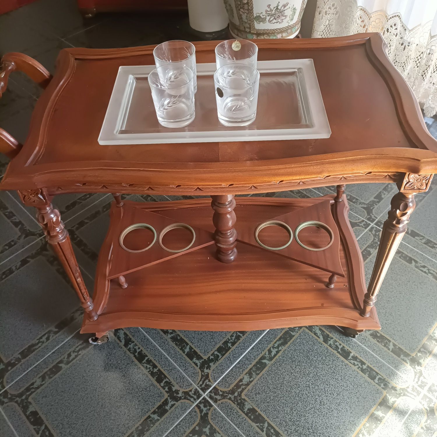 Carrinho de bebidas antigo