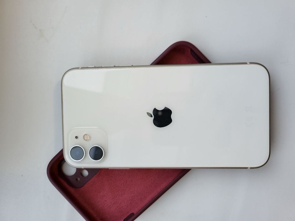 продам iPhone 11